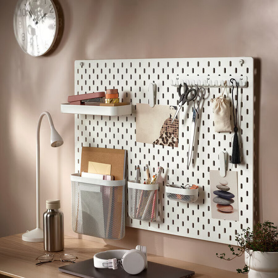 IKEAの有孔ボード(白)